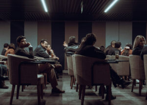 Общий представитель у управляющего и кредиторов – признак аффилированности В зале суда округа